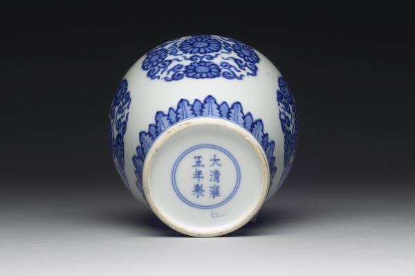 青花團菊紋蓋罐