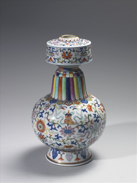 五彩白地番蓮紋瓶