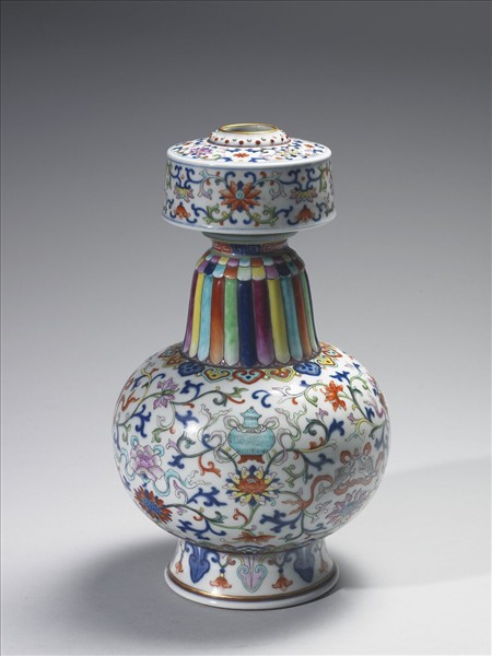 五彩白地番蓮紋瓶