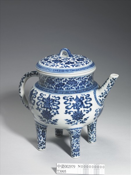 青花蓮托八寶紋四足執壺