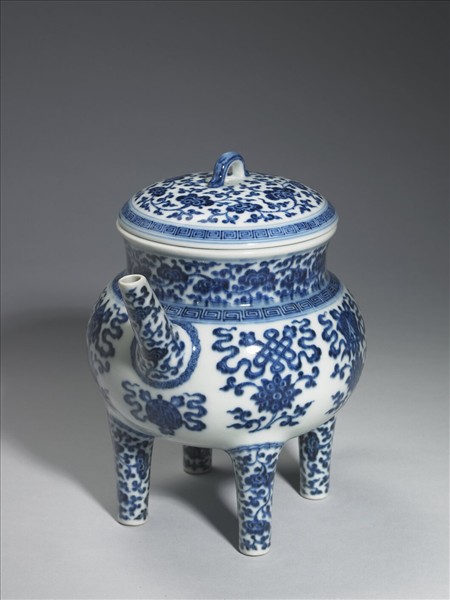 青花蓮托八寶紋四足執壺