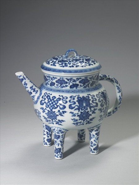 青花蓮托八寶紋四足執壺