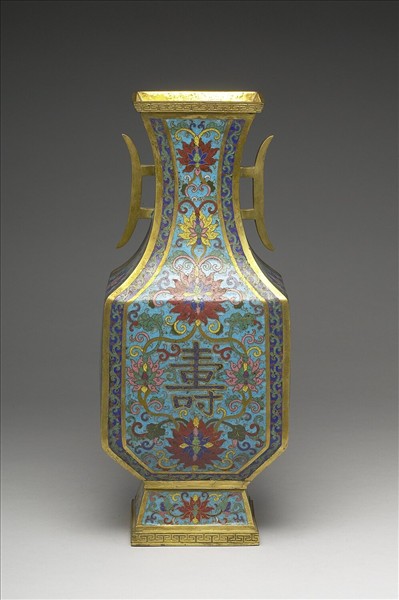 掐絲琺瑯戟耳扁瓶