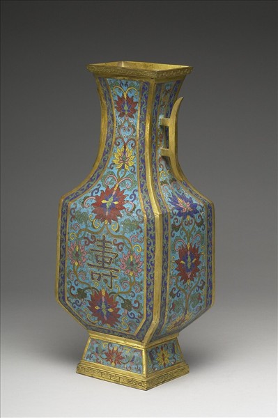 掐絲琺瑯戟耳扁瓶