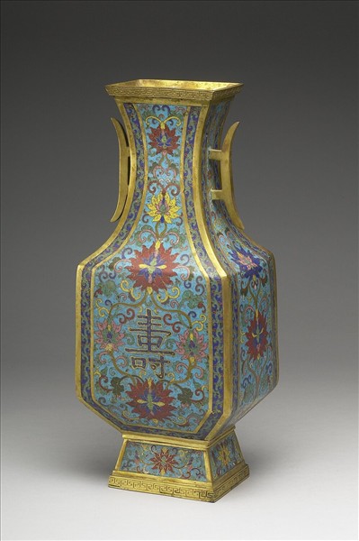 掐絲琺瑯戟耳扁瓶