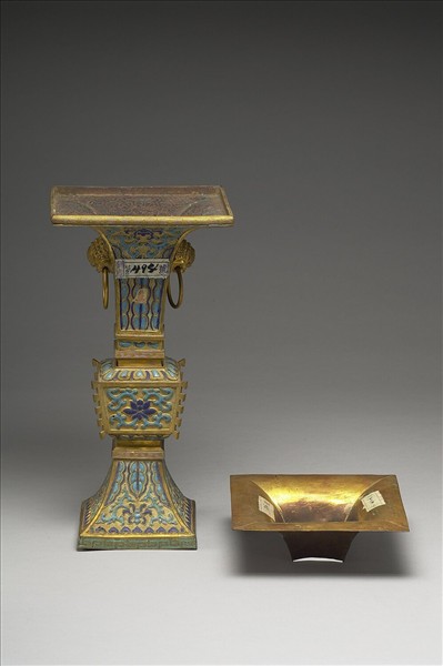 內填琺瑯方觚（五供）