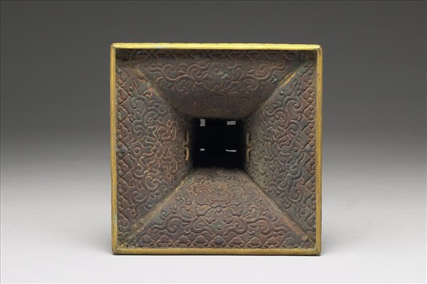 內填琺瑯方觚（五供）