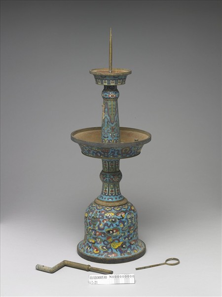 掐絲琺瑯燭台