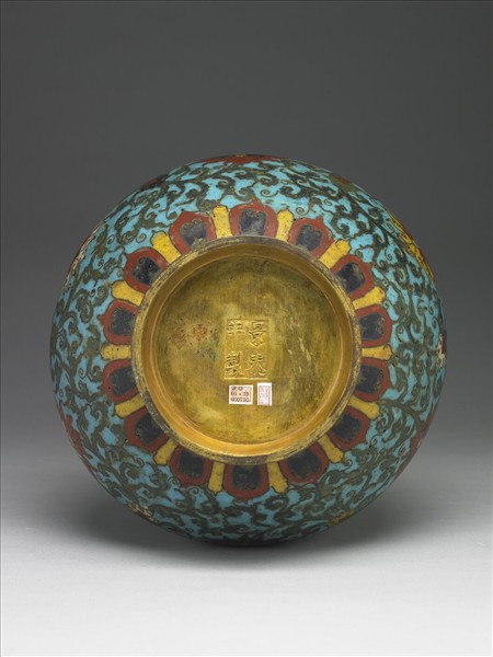 掐絲琺瑯番蓮紋玉壺春瓶