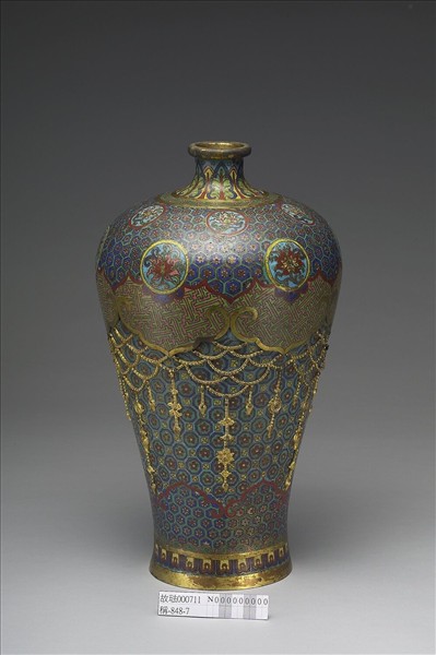 掐絲琺瑯瓔珞梅瓶