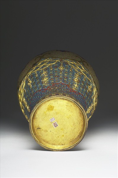 掐絲琺瑯瓔珞梅瓶