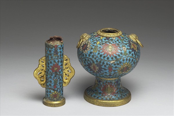 掐絲琺瑯雙耳長頸瓶