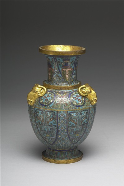 掐絲琺瑯牛頭瓶