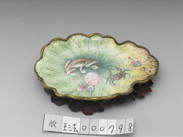 銅胎畫琺瑯荷葉筆覘