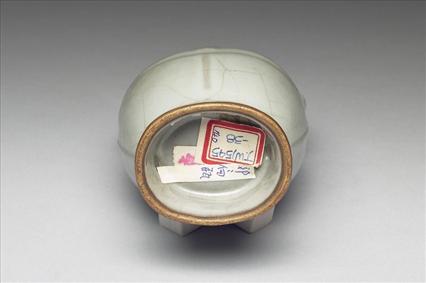 青瓷貫耳穿帶扁瓶