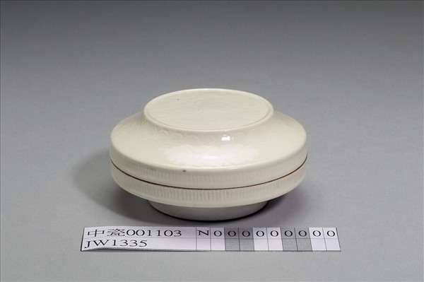 白瓷暗花花卉紋印盒