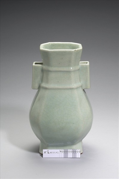 青瓷貫耳六方壺