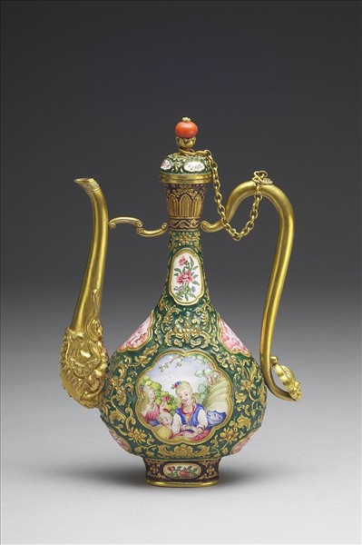 金胎內填兼畫琺瑯西方仕女圖執壺- 故宮