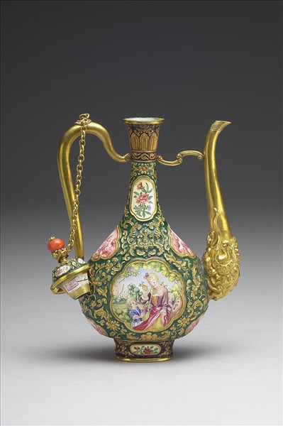 金胎內填兼畫琺瑯西方仕女圖執壺