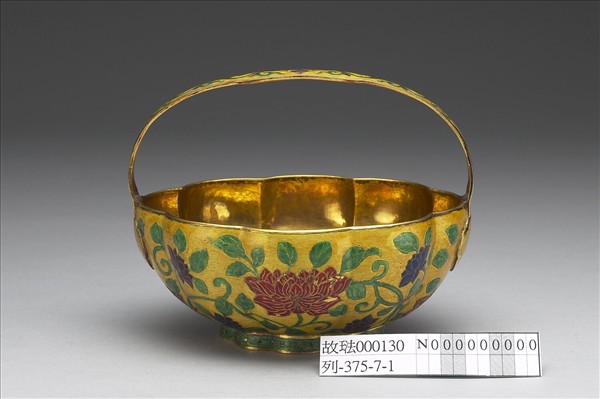 金胎內填琺瑯番蓮紋提籃