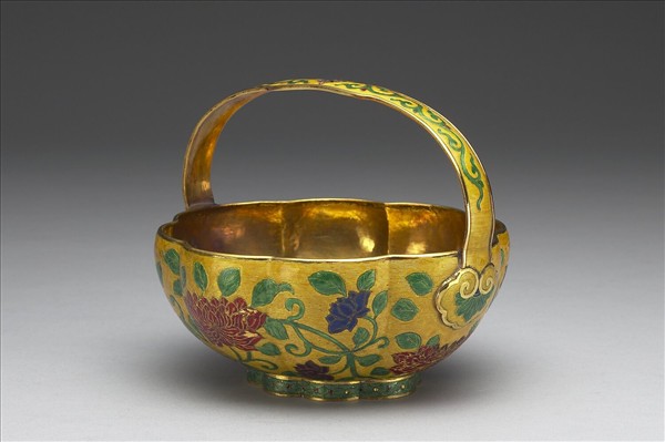 金胎內填琺瑯番蓮紋提籃