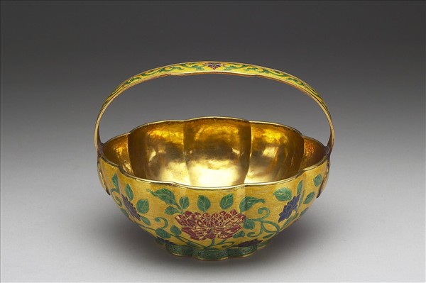 金胎內填琺瑯番蓮紋提籃