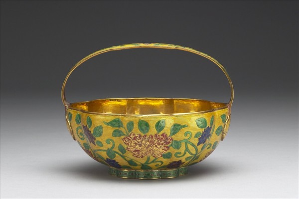 金胎內填琺瑯番蓮紋提籃