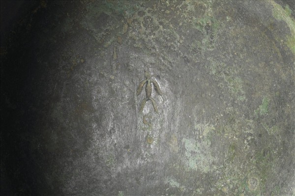 嵌金銀蟠虺紋罍