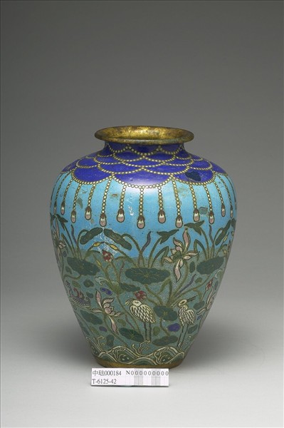 掐絲琺瑯蓮塘紋罐