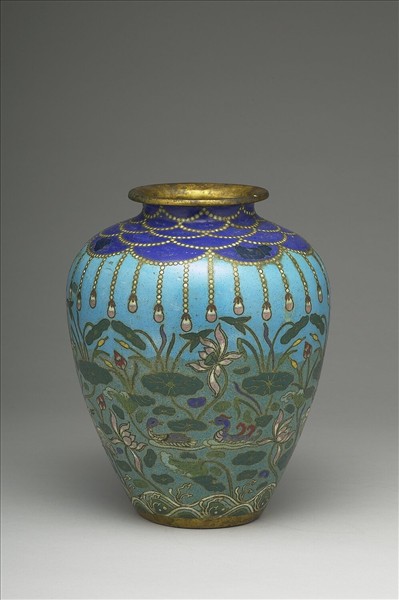 掐絲琺瑯蓮塘紋罐