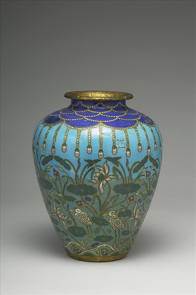 掐絲琺瑯蓮塘紋罐