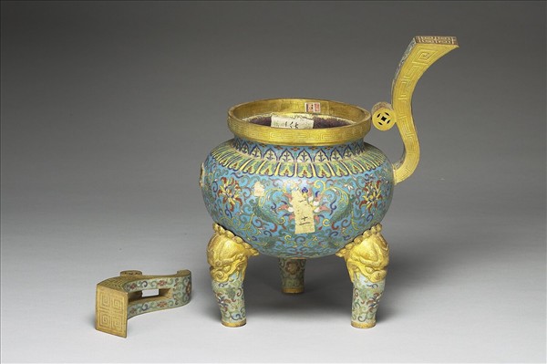 掐絲琺瑯番蓮紋爐（五供）