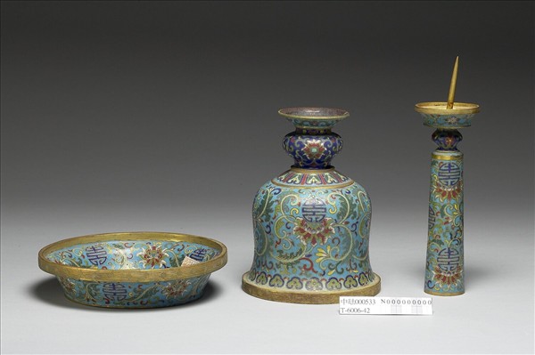 掐絲琺瑯燭台（五供）