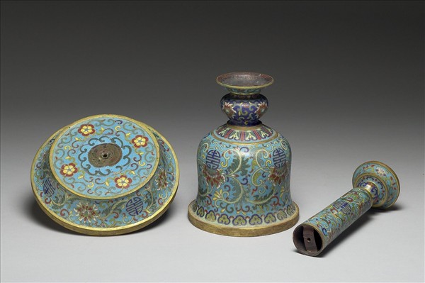 掐絲琺瑯燭台（五供）