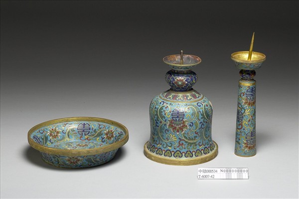 掐絲琺瑯燭台（五供）