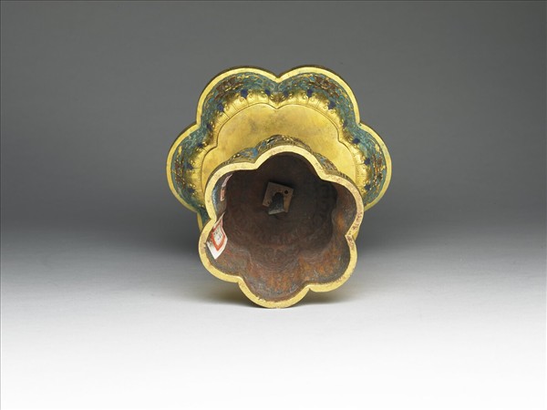 內填琺瑯燭台（五供）