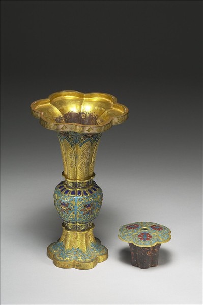 內填琺瑯觚形瓶（五供）