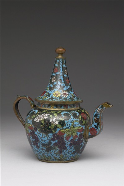 掐絲琺瑯葡萄紋壺