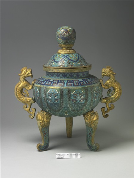 掐絲琺瑯三足爐