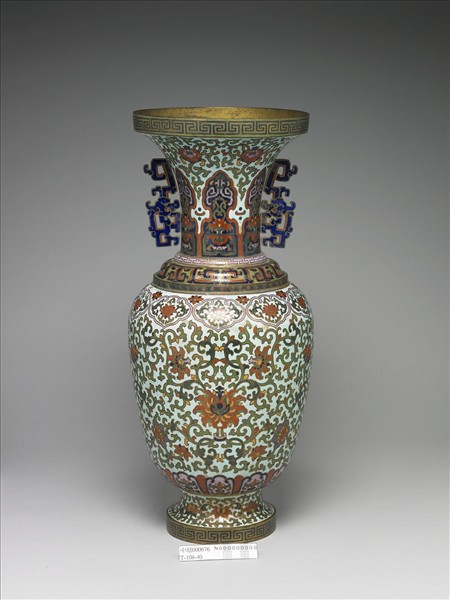 掐絲琺瑯雙耳瓶