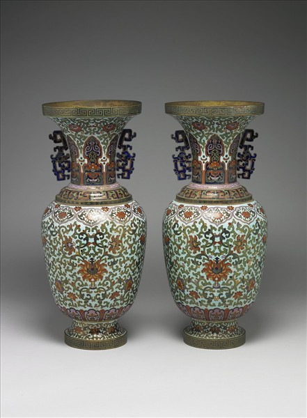 掐絲琺瑯雙耳瓶