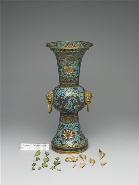 掐絲琺瑯雙環觚形瓶