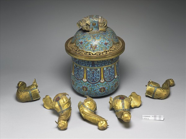 掐絲琺瑯象足爐