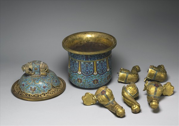 掐絲琺瑯象足爐