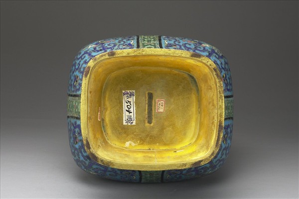 掐絲琺瑯夔耳壺形方瓶