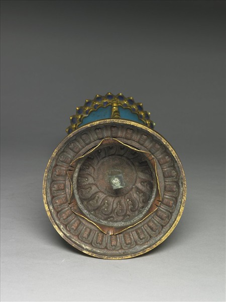 內填琺瑯盤長(八吉祥)