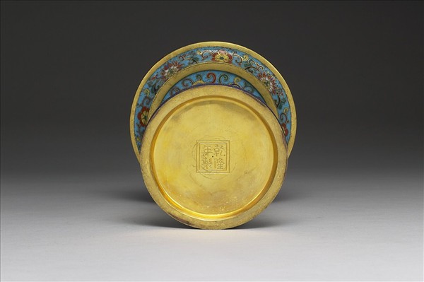 掐絲琺瑯燭台（五供）