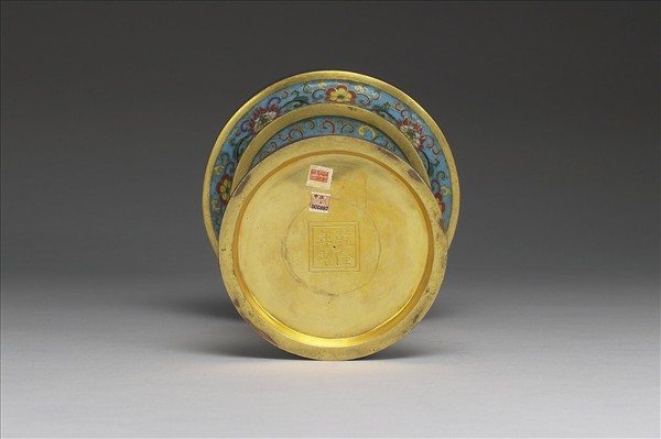 掐絲琺瑯燭台（五供）