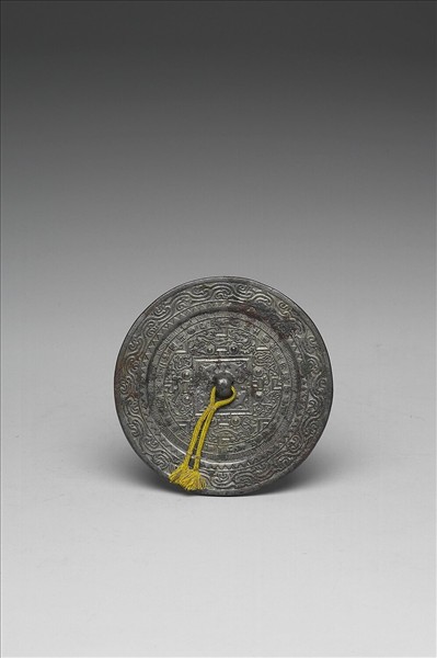 「未央」博局紋鏡