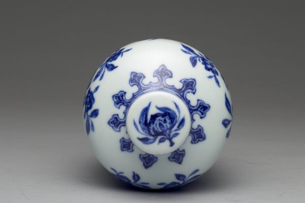 青花折枝花果紋蓋罐